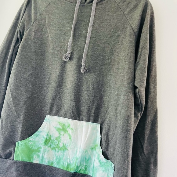 Green Tye-Dye Print Accent Hoodie - Picture 2 of 4